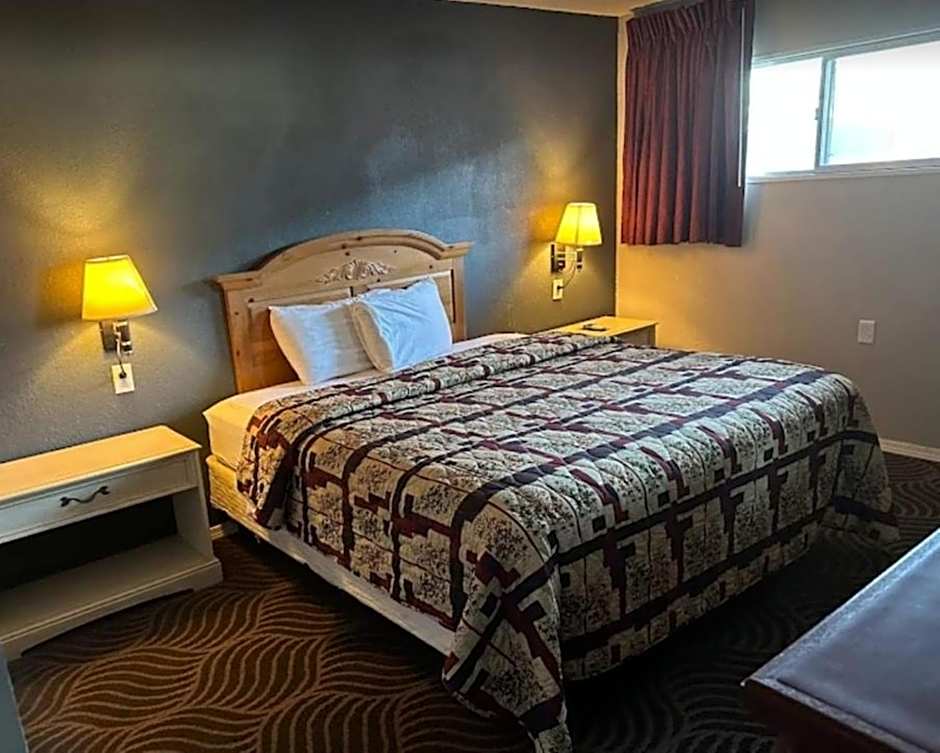 Love Hotels Western Holiday by OYO at Harlan Lake NE