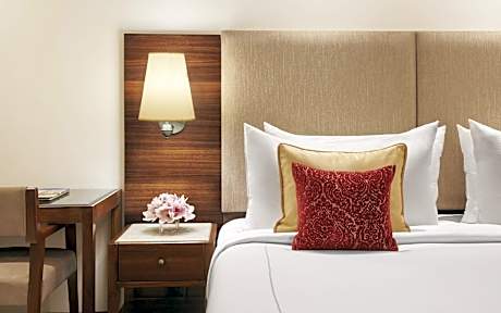 Standard Room, 1 Queen Bed (No View) (1 Queen Bed)