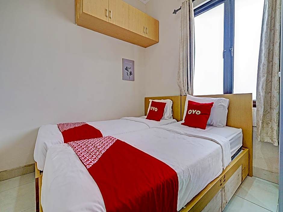 OYO 92768 Flagship Exclusive Colombus Near Stasiun Karawang