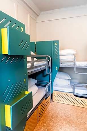 Bed in 8-Bed Mixed Dormitory Room