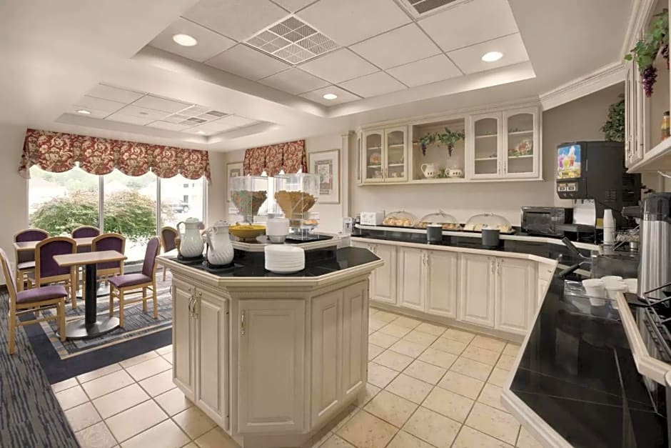 Days Inn & Suites by Wyndham Albany