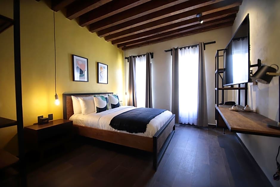 Antigua Trece Hotel Fusión