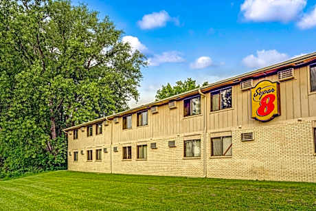 Super 8 by Wyndham Chaska