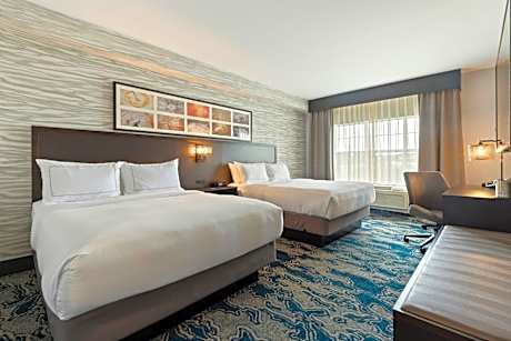 2 Queen Beds Golf Course View