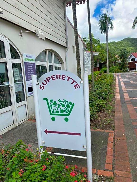 Au beau village studio rez de jardin