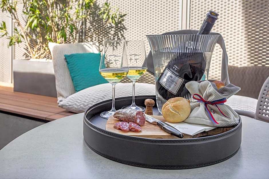Ascona Lodge, Pool & Garden Retreat