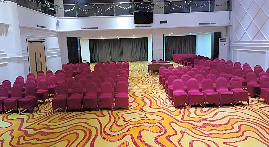 Travellers Hotel Phinisi