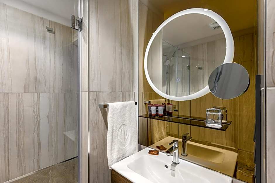 Emerald Hotel by Continental Group