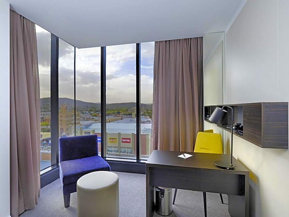 Mantra Albury