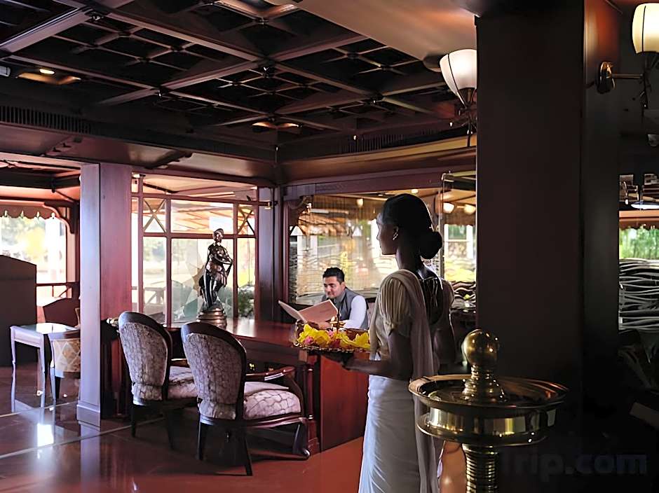 Sterling Lake Palace Alleppey