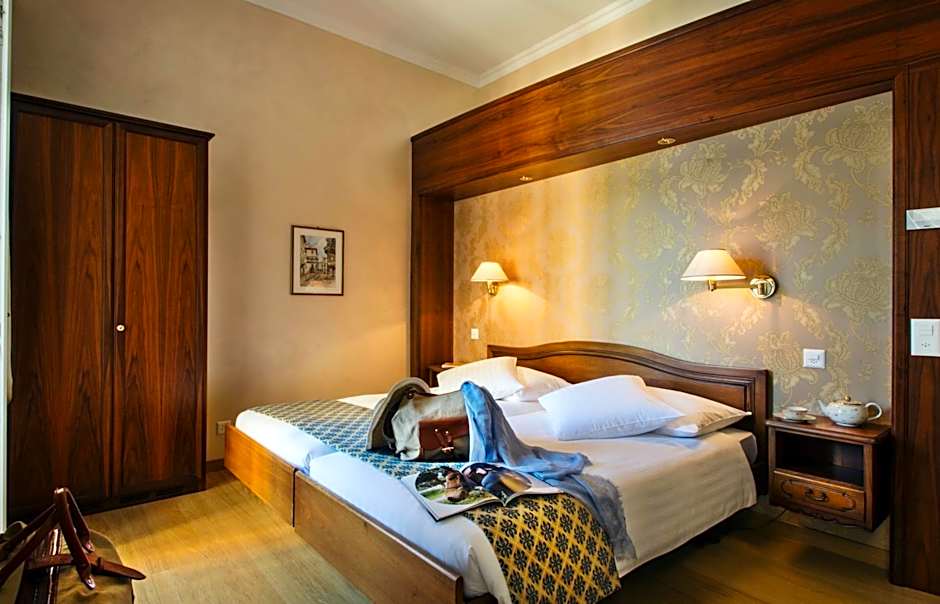 International au Lac Historic Lakeside Hotel