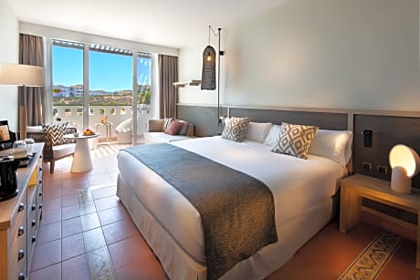 Superior Family Room 2 Adults + 2 Children