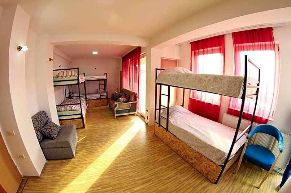 Bed in 8-Bed Dormitory Room — 3 fotoğraftan 1. fotoğraf