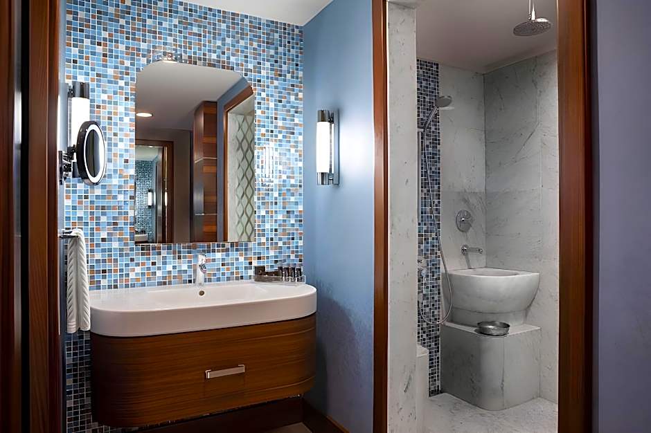 Renaissance by Marriott Izmir Hotel