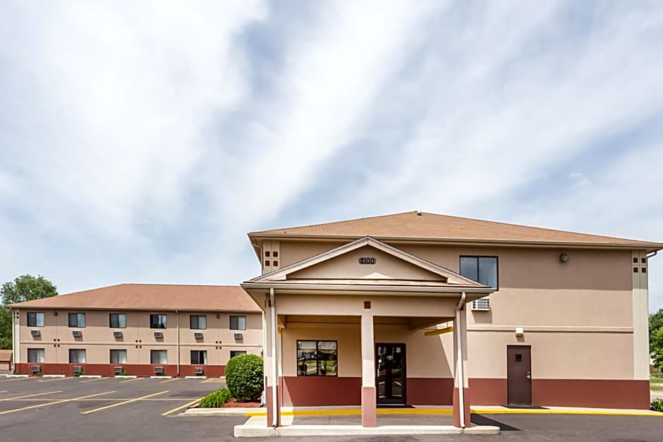 Super 8 by Wyndham Rock Falls Sterling Area