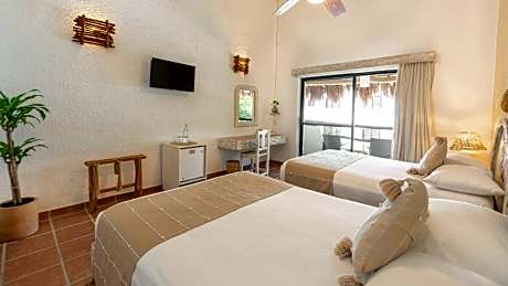 Standard Twin Room with City View