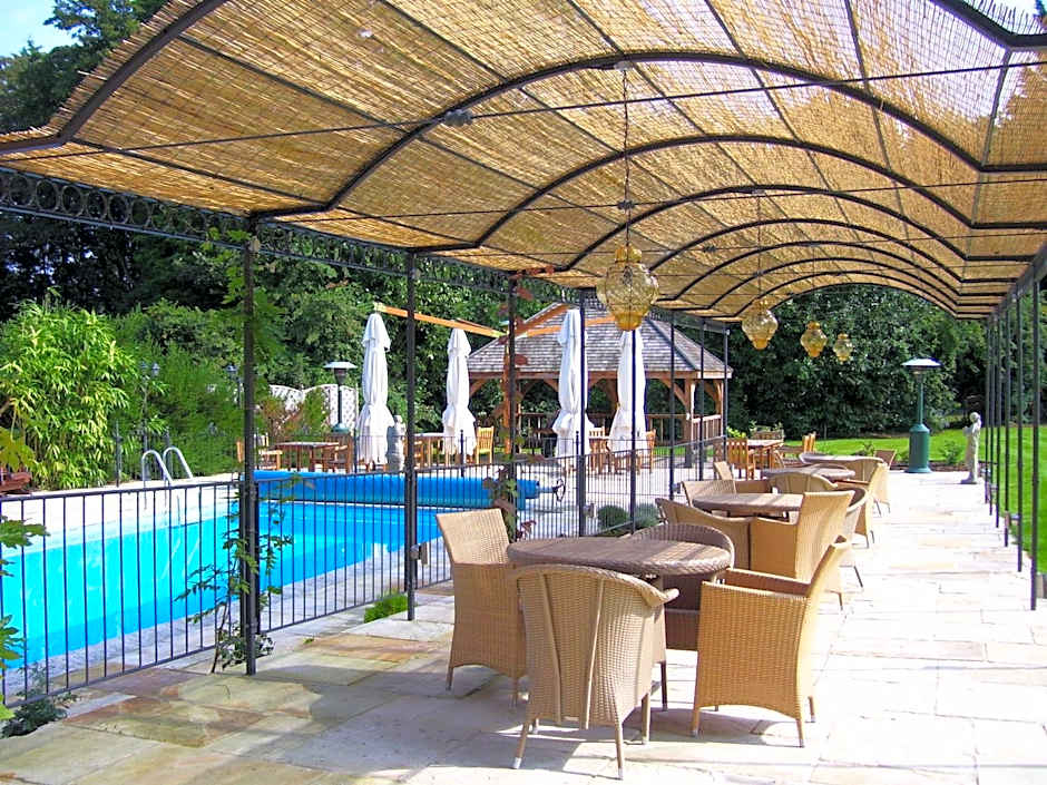 Ravenwood Hall Hotel