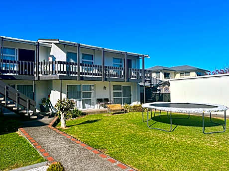 Parkside Motel and Apartments