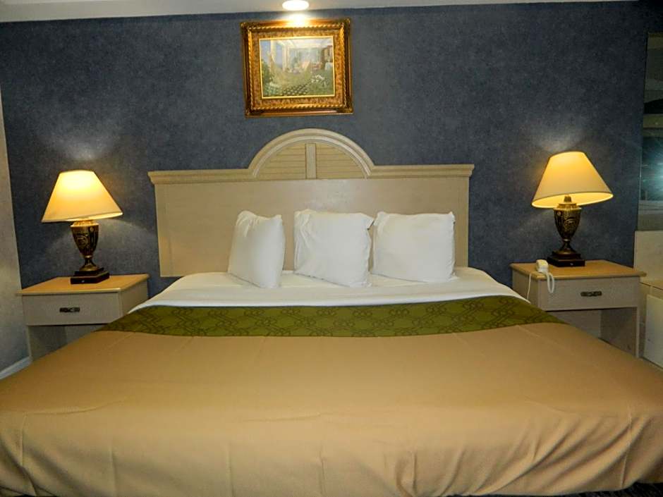 Village Inn & Suites - Smithville