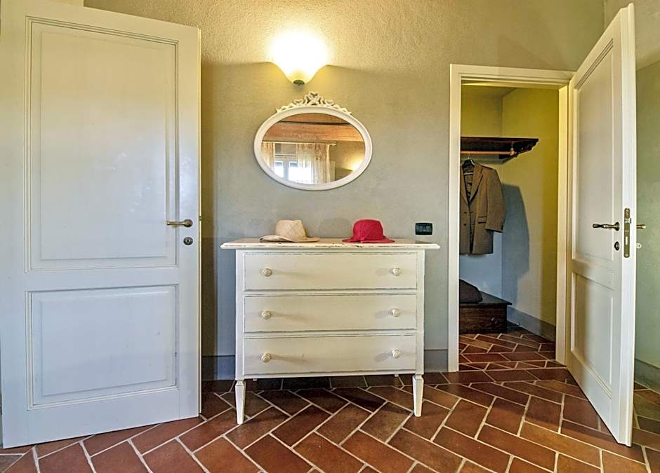 ISA-Residence with swimming-pool in Monteverdi Marittimo