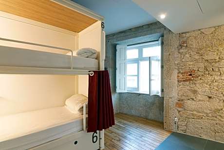 Bed in 8-Bed Mixed Dormitory Room with Private Bathroom
