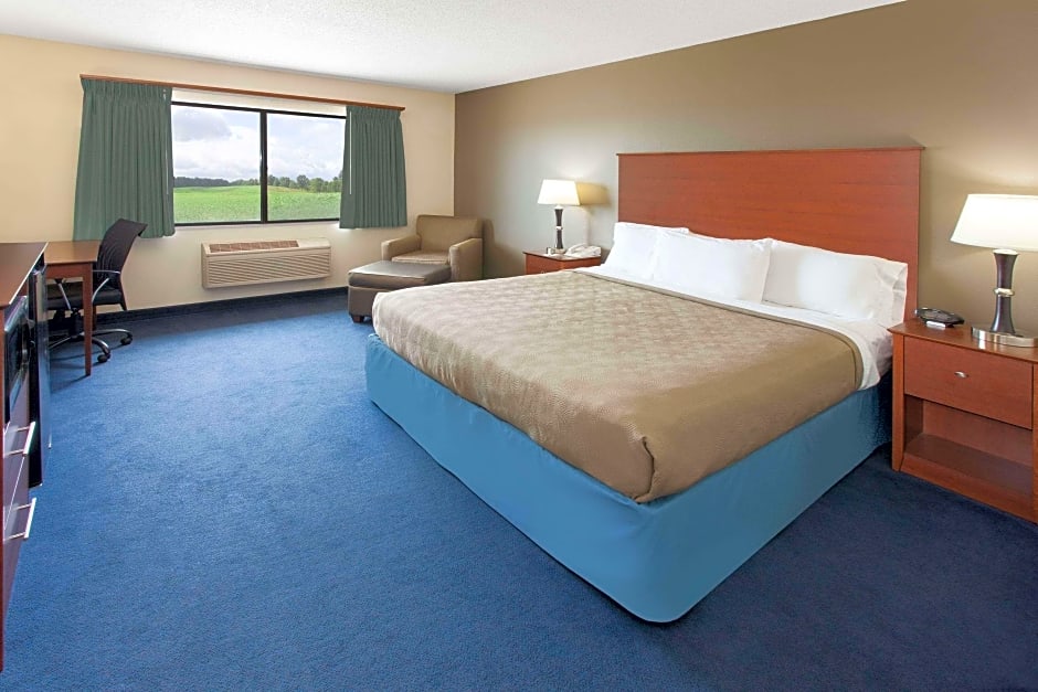 Photo 1 of 3 of Business 1 King Bed