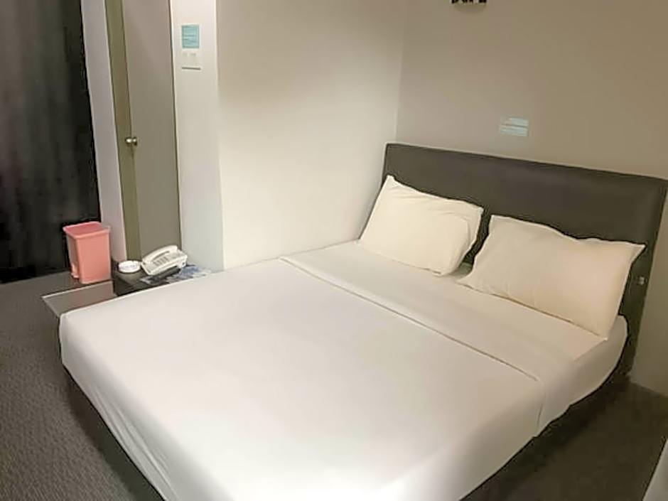 Photo 1 of 4 of Standard Double Room