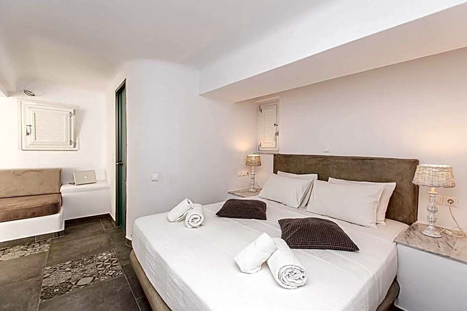 Peristeronas Village