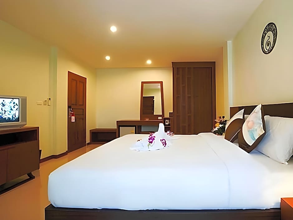 Deva Suites Patong Hotel
