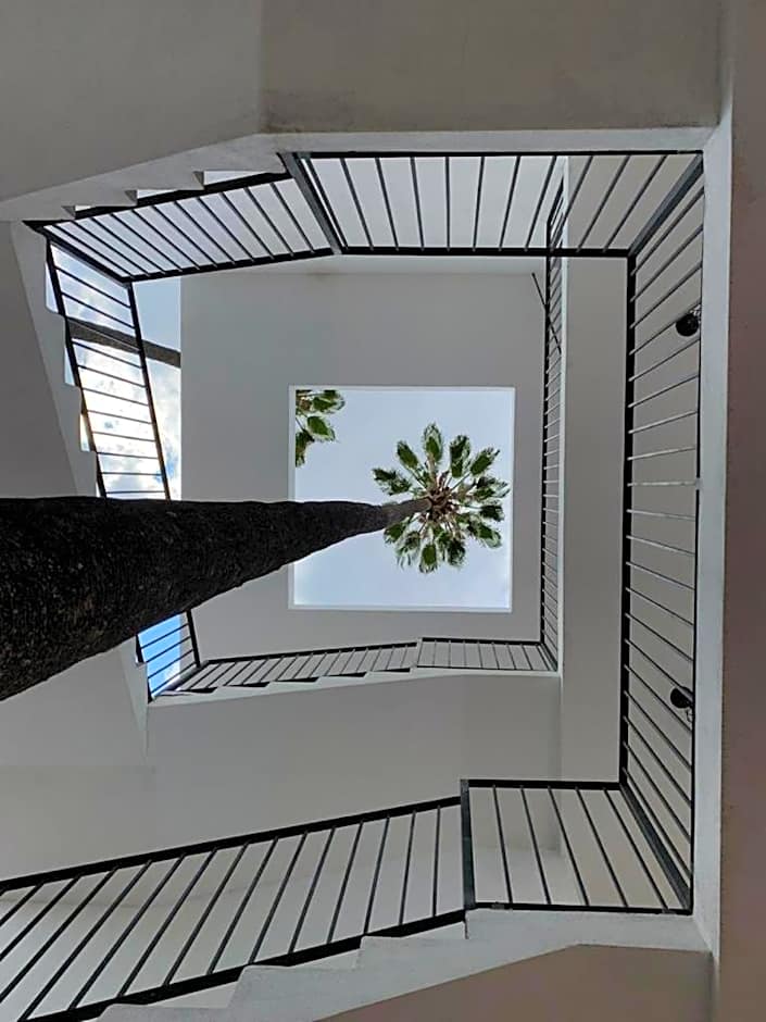 Clandestino Hotel Pila Seca