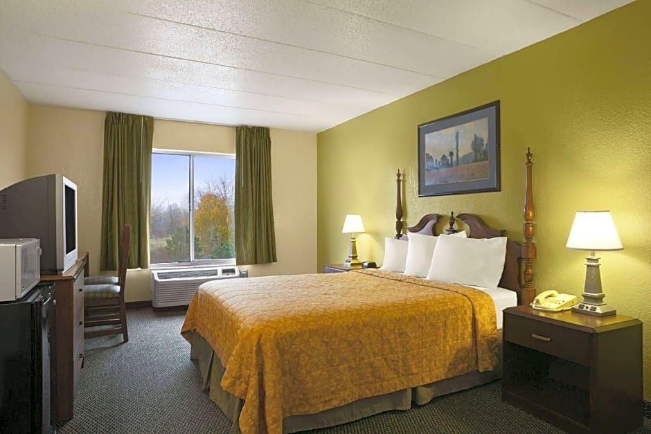 Travelodge by Wyndham Lansing IL