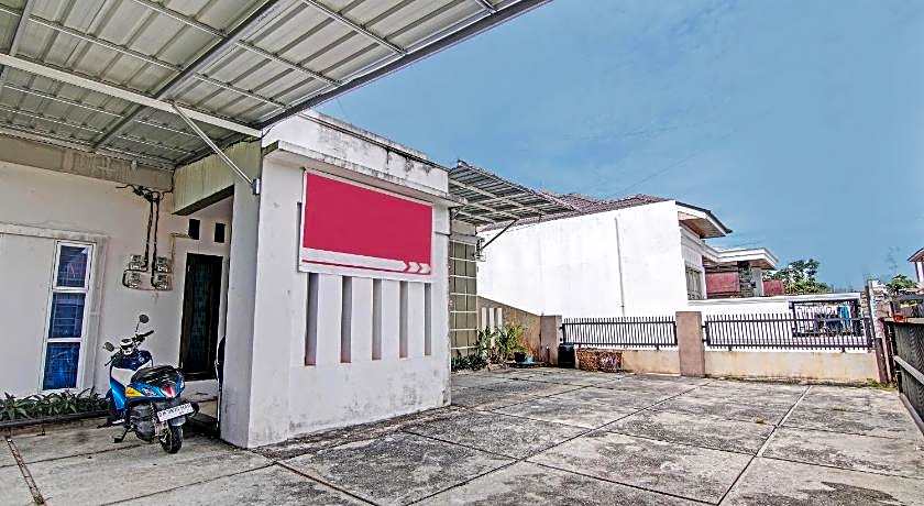 Hotel O Penginapan Puti SyariahNearBandara Sultan Syarif Kasim II