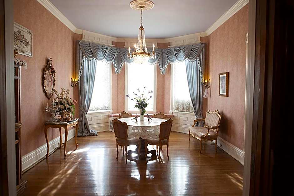 Alexander Mansion Bed & Breakfast