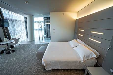 Deluxe Double Room with Shower