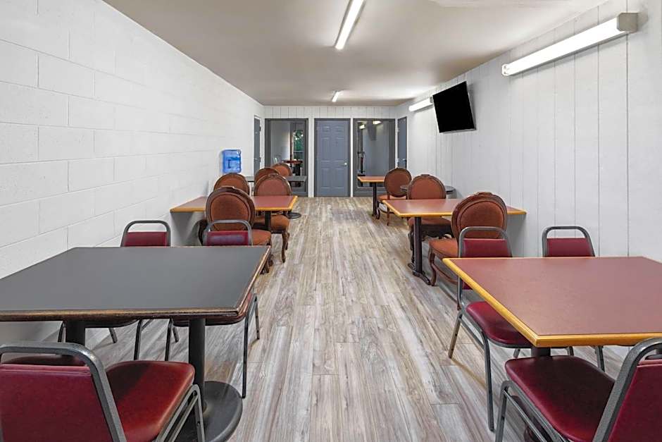 Days Inn by Wyndham Branson Ozarks