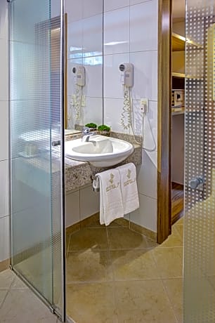 STANDARD ROOM QUEEN SIZE BED