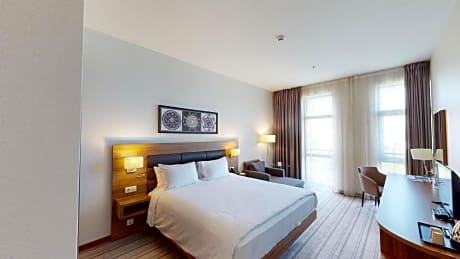 Premier King Room with Complimentary Water, Free WiFi, Free Tea and Coffee Equipment