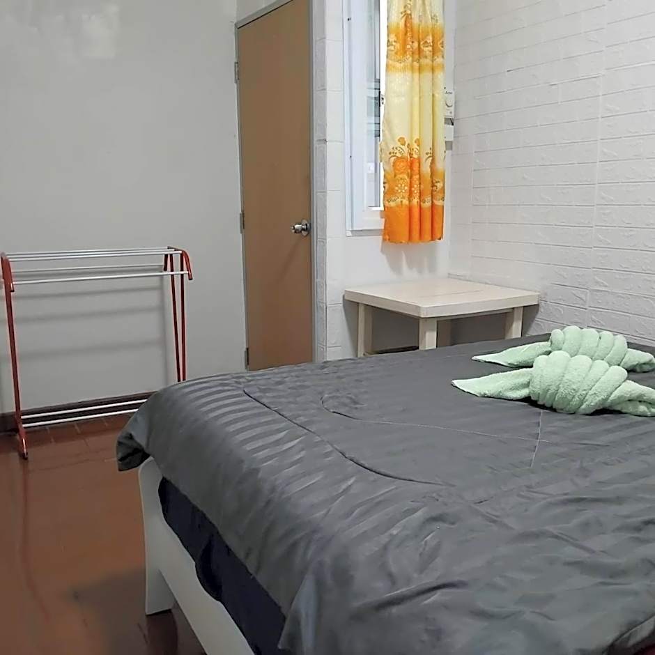 amazing khaosan hostel