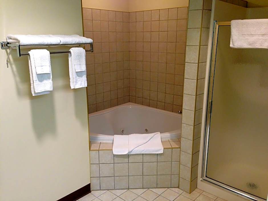 Super 8 by Wyndham Ava