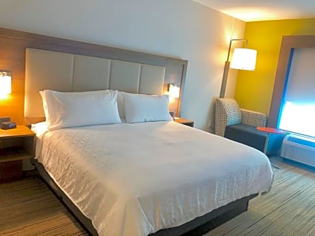 Standard King Room with Roll-In Shower - Communications Access
