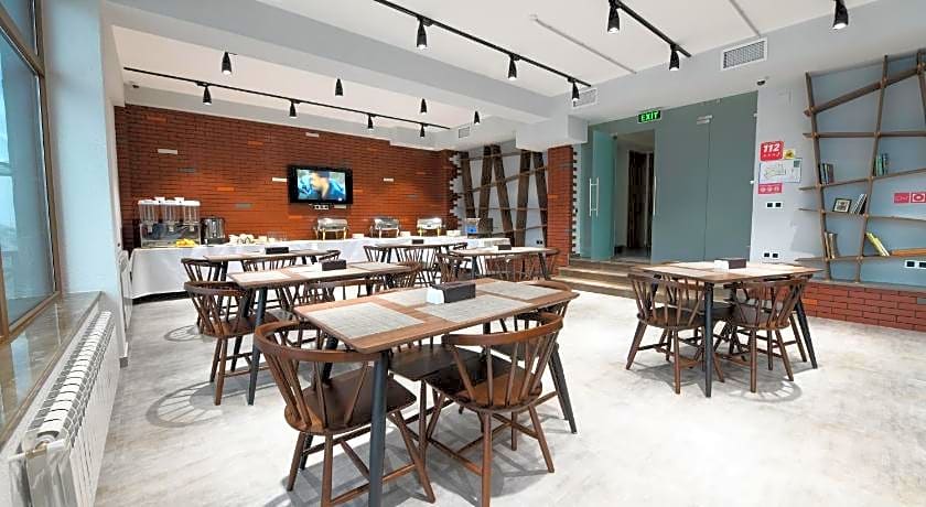 Ereto Hotel by SnowTime