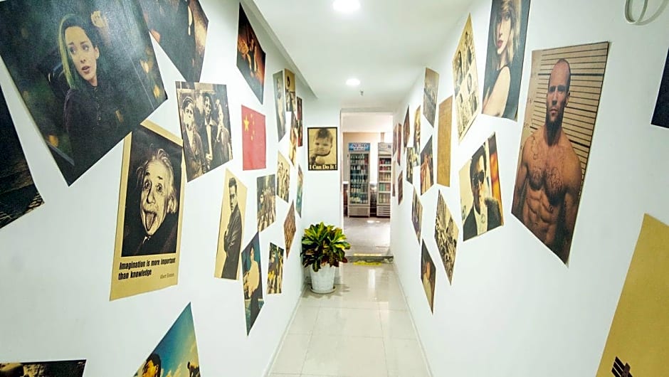 Xi'An Busy Hotel Bell Tower City Wall