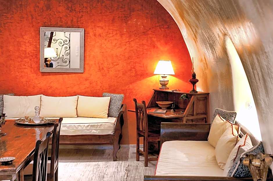 Heliophos Boutique Caves