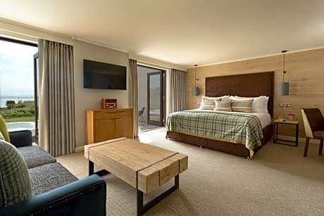 Retreat Suite with Hot Tub