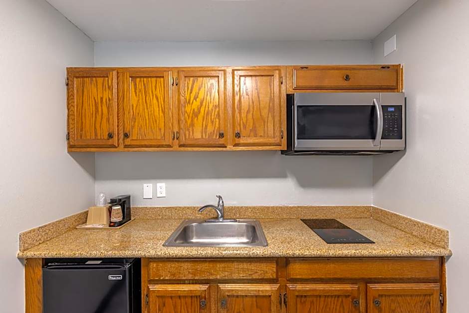 Freer Executive inn and Studios