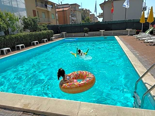 Hotel Crystal con Piscina Estiva Privata - SPIAGGIA INCLUSA con Formula All Inclusive