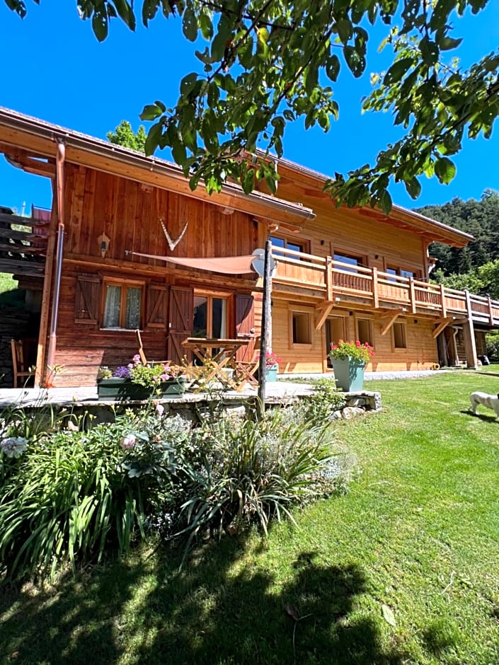 Chez Fred et Carine (Petit-déjeuner bio inclus)