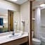 Econo Lodge Inn & Suites East