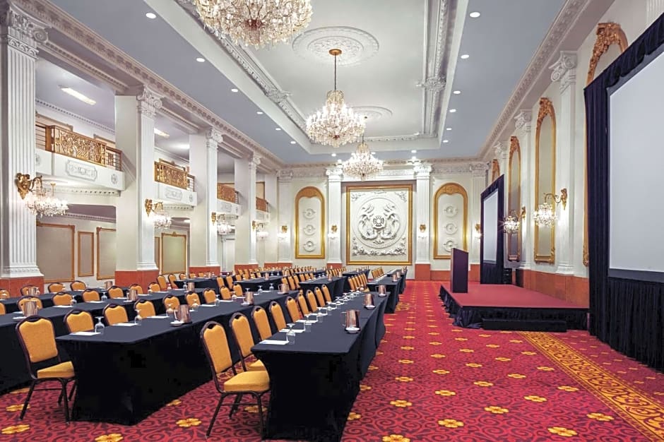  The New Yorker Hotel