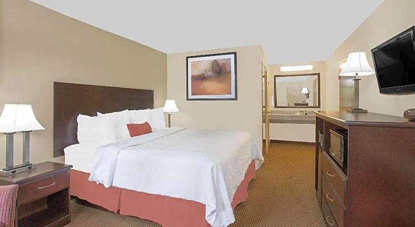 Baymont by Wyndham Greenville